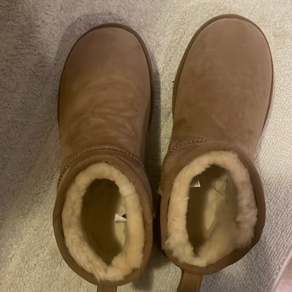 Ugg ultra mini size 9 never worn chestnut